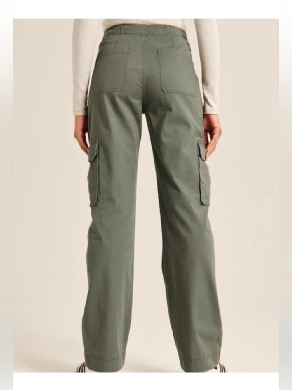 NWT Abercrombie High Rise Relaxed Cargo Pants - Picture 2 of 10